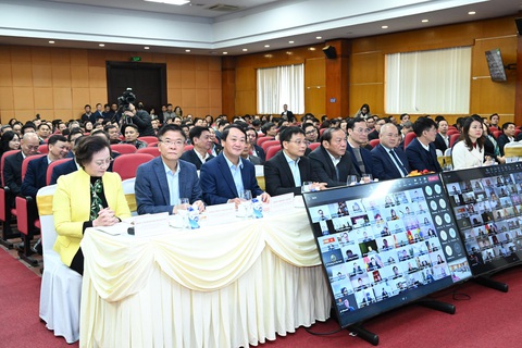 Phó thủ tướng: 'Đừng mừng khi FDI đầu tư công nghệ cao nhưng chúng ta vẫn chỉ gia công'- Ảnh 3. Các lãnh đạo bộ, ngành tham dự hội nghị triển khai công tác năm của Bộ Công Thương - Ảnh: N.KH.