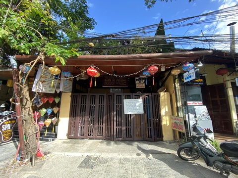 Khách hàng kiện bánh mì Phượng Hội An đòi trả tiền ăn nhà hàng, vé máy bay, khách sạn- Ảnh 1. Bánh mì Phượng Hội An đang trong thời gian tạm đình chỉ kinh doanh - Ảnh: B.D.