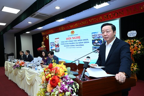 Phó thủ tướng: 'Đừng mừng khi FDI đầu tư công nghệ cao nhưng chúng ta vẫn chỉ gia công'- Ảnh 1. Phó thủ tướng Trần Hồng Hà phát biểu tại hội nghị - Ảnh: N.KH.
