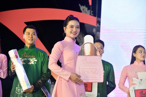 Senvita - Sản phẩm son và nước hoa từ hoa sen- Ảnh 2. Senvita - Sản phẩm son và nước hoa từ hoa sen- Ảnh 2.