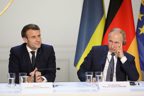 Tổng thống Pháp Emmanuel Macron (trái) ngồi cạnh Tổng thống Nga Vladimir Putin tại một cuộc họp báo ở Paris năm 2019 - Ảnh: AFP Tổng thống Pháp Emmanuel Macron (trái) ngồi cạnh Tổng thống Nga Vladimir Putin tại một cuộc họp báo ở Paris năm 2019 - Ảnh: AFP