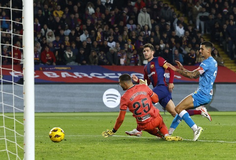 Tin tức thể thao sáng 21-12: Liverpool thắng đậm sau trận hòa Man United- Ảnh 2. Roberto ghi bàn ấn định tỉ số - Ảnh: REUTERS