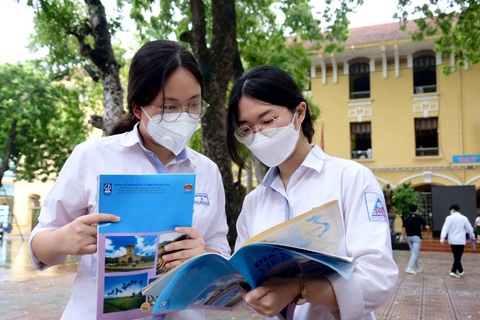 Thi tốt nghiệp THPT năm 2024: Dự kiến có 5 bài thi- Ảnh 1. Thí sinh thi tốt nghiệp THPT tại Hà Nội - Ảnh: NGUYÊN BẢO