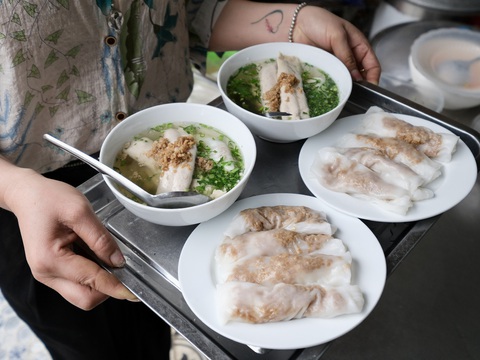 Bánh cuốn Cao Bằng là loại bánh mềm, gói nhân thịt băm ăn kèm với nước xương thanh ngọt - Ảnh: NAM TRẦN Bánh cuốn Cao Bằng là loại bánh mềm, gói nhân thịt băm ăn kèm với nước xương thanh ngọt - Ảnh: NAM TRẦN