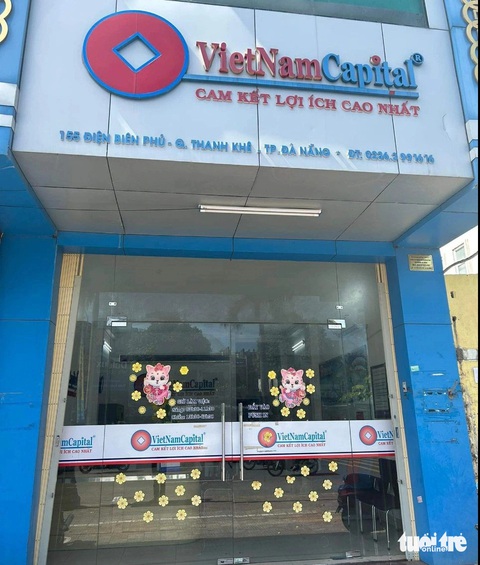 Chiêu thức của công ty cầm đồ dụ dỗ người dân gửi 200 tỉ làm sổ tiết kiệm- Ảnh 1. 1 trong 4 chi nhánh Công ty cổ phần tài chính VietNam Capital ngay tuyến đường trung tâm thành phố Đà Nẵng - Ảnh: TRƯỜNG TRUNG