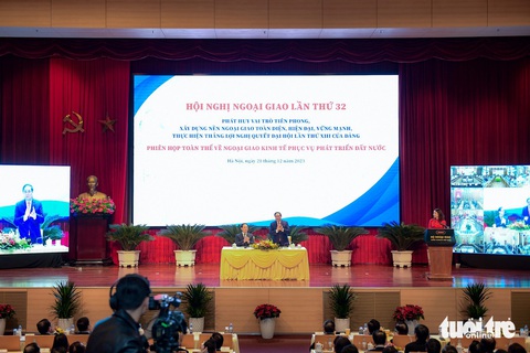 Kiều hối về TP.HCM năm 2023 gần gấp 3 lần vốn đầu tư nước ngoài- Ảnh 2. Toàn cảnh phiên họp về ngoại giao kinh tế sáng 21-12 - Ảnh: NAM TRẦN