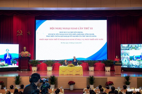 Thủ tướng Phạm Minh Chính khẳng định 6 thành tựu nổi bật của ngoại giao kinh tế Việt Nam- Ảnh 3. Tham dự phiên họp còn có lãnh đạo một số bộ, ngành, đại diện 63 tỉnh thành họp trực tuyến cùng các đại diện doanh nghiệp lớn - Ảnh: NAM TRẦN