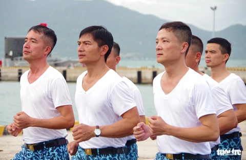 Lính tàu ngầm rèn thể lực- Ảnh 2. Đều đặn mỗi ngày, thủy thủ tàu ngầm đều chạy cự ly 3.000m