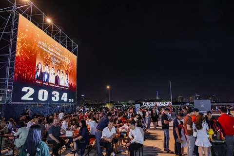 Đến The Global City tham dự lễ hội Countdown ngắm pháo hoa mừng năm mới- Ảnh 4. Người dân sẽ được thưởng thức bữa tiệc pháo hoa giao thừa kéo dài 15 phút, trình diễn trên nền nhạc nước tại The Global City.