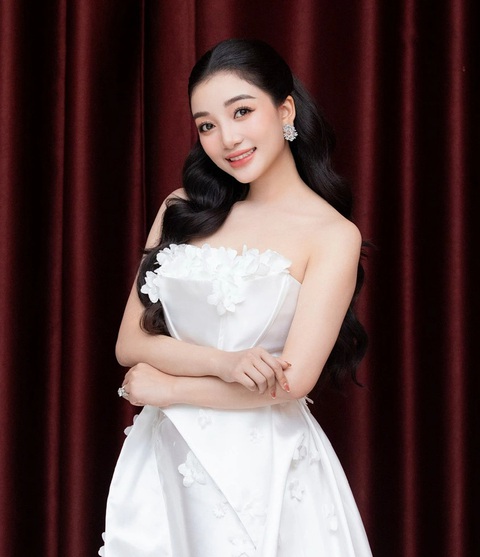 Năm 2023, Phạm Thu Hà thành công với dự án âm nhạc Live Studio Session – đánh dấu bước chuyển mình mạnh mẽ của giọng ca “hoạ mi bán cổ điển” trong việc pop hóa nhạc cổ điển - Ảnh: NVCC Năm 2023, Phạm Thu Hà thành công với dự án âm nhạc Live Studio Session - đánh dấu bước chuyển mình mạnh mẽ của giọng ca “họa mi bán cổ điển” trong việc pop hóa nhạc cổ điển - Ảnh: NVCC