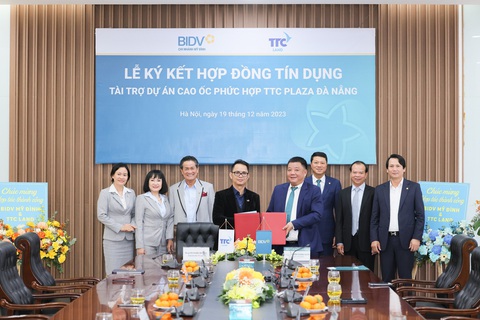 Ông Võ Quốc Khánh - Tổng Giám đốc TTC Land và ông Nguyễn Giang Nam - Giám đốc Chi nhánh BIDV Mỹ Đình cùng các Lãnh đạo 2 bên tại sự kiện hợp tác. Ảnh: Đ.H Ông Võ Quốc Khánh - Tổng Giám đốc TTC Land và ông Nguyễn Giang Nam - Giám đốc Chi nhánh BIDV Mỹ Đình cùng các Lãnh đạo 2 bên tại sự kiện hợp tác. Ảnh: Đ.H