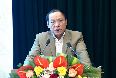 Bộ trưởng Nguyễn Văn Hùng: Nghiêm cấm sử dụng huấn luyện viên 'quen biết', kém thành tích kéo dài- Ảnh 1. Ông Nguyễn Văn Hùng - bộ trưởng Bộ Văn hóa, Thể thao và Du lịch - phát biểu tại hội nghị - Ảnh: HOÀNG TÙNG