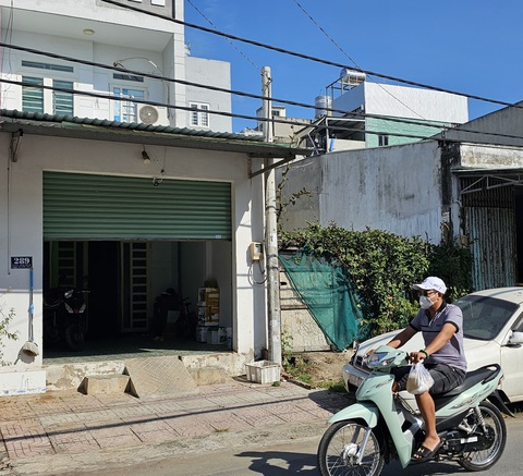 Cho xây nhà tiền tỉ rồi buộc tháo dỡ ở Thủ Đức: Chính quyền nhầm lẫn sao buộc chủ đất gánh trách nhiệm?- Ảnh 1. Nhà số 289 Võ Văn Hát nằm trên thửa đất 563, 564, bị chủ tịch UBND TP Thủ Đức buộc tháo dỡ - Ảnh: ÁI NHÂN