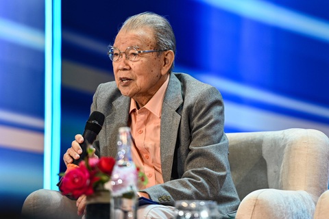 GS Võ Tòng Xuân: Tôi muốn làm sao để người nông dân Việt Nam giàu hơn- Ảnh 1. GS Võ Tòng Xuân: "Chúng tôi nghiên cứu khoa học từ những vấn đề thực tế của người nông dân" - Ảnh: HỒNG QUANG