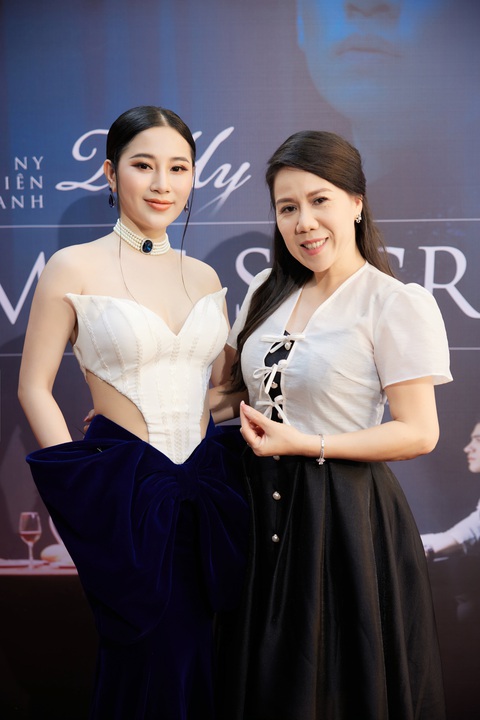 Ca sĩ Tố My không ngại ý kiến trái chiều khi làm mới nhạc xưa- Ảnh 7. Tố My và ca sĩ nổi tiếng ở dòng nhạc bolero - Mai Thiên Vân