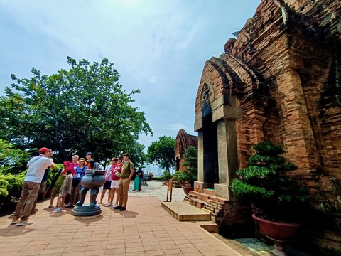 Thử nghiệm sân khấu hóa bán thực cảnh ở Tháp Bà Ponagar Nha Trang- Ảnh 1. Khánh Hòa sẽ tổ chức biểu diễn nghệ thuật kết hợp thuyết minh di tích vào ban đêm tại Tháp Bà Ponagar - Ảnh: MINH CHIẾN