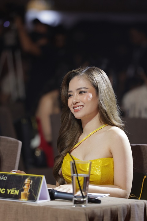 Xuất hiện với tư cách khách mời đặc biệt tại sự kiện Bigo Gala Night, cả Ngọc Châu và Dương Hoàng Yến bày tỏ niềm hào hứng, mong chờ được theo dõi màn tranh tài của các streamer như Chú 7 Hóc Môn, Nhã Thanh, Chương Ca, Mít Cô Đơn… Dương Hoàng Yến cho biết các thí sinh của Bigo Gala Night đều tài năng, khéo léo nên để chọn người chiến thắng là một bài toán không hề đơn giản. Xuất hiện với tư cách khách mời đặc biệt tại sự kiện Bigo Gala Night, cả Ngọc Châu và Dương Hoàng Yến bày tỏ niềm hào hứng, mong chờ được theo dõi màn tranh tài của các streamer như: Chú 7 Hóc Môn, Nhã Thanh, Chương Ca, Mít Cô Đơn… Dương Hoàng Yến cho biết các thí sinh đều tài năng, khéo léo nên để chọn người chiến thắng là một bài toán không hề đơn giản.