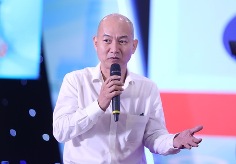 Chi phí kinh doanh trên Tiki cao hơn 10%, đại diện sàn này lên tiếng giải thích- Ảnh 1. Ông Nguyễn Nguyên Phương, phó giám đốc Sở Công Thương TP.HCM, chia sẻ tại hội nghị - Ảnh: PHƯƠNG QUYÊN