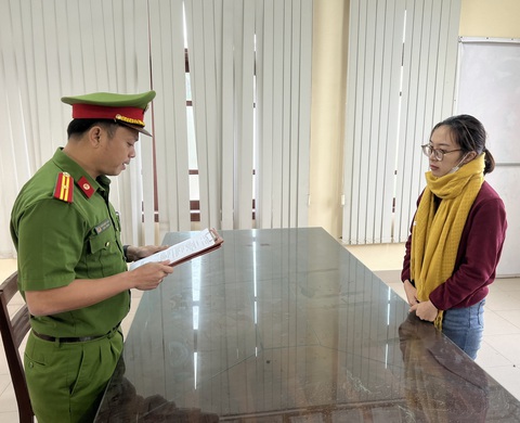 Môi giới mang thai hộ rồi lừa đảo chiếm đoạt 1 tỉ đồng- Ảnh 1. Dung bị bắt với cáo buộc lừa đảo chiếm đoạt tài sản từ việc môi giới mang thai hộ - Ảnh: H.B.