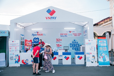 VNPAY tung ưu đãi lớn trong sự kiện mua sắm tại Chợ Bến Thành- Ảnh 1. Nhà tài trợ Bạch Kim VNPAY đem tới nhiều chương trình ưu đãi hấp dẫn
