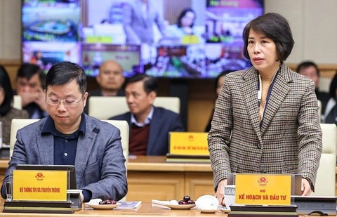 Thủ tướng Phạm Minh Chính: Xót ruột khi nhìn đâu cũng thấy phim nước ngoài- Ảnh 1. Thứ trưởng Bộ Kế hoạch và Đầu tư Nguyễn Thị Bích Ngọc (phải) và Thứ trưởng Bộ TT-TT Nguyễn Thanh Lâm tại hội nghị -Ảnh: VGP