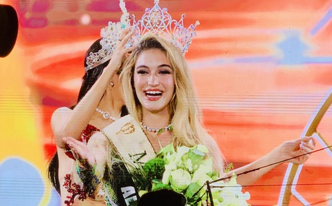 Thí sinh Drita Ziri đến từ Albania đăng quang Miss Earth 2023 - Ành chụp màn hình Thí sinh Drita Ziri đến từ Albania đăng quang Miss Earth 2023 - Ành chụp màn hình
