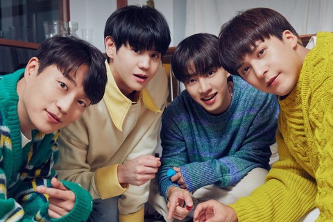 Yoseob cùng các thành viên nhóm Highlight. Ảnh: Around Us Entertainment Yoseob (thứ 2 từ trái sang) cùng các thành viên nhóm Highlight - Ảnh: Around Us Entertainment
