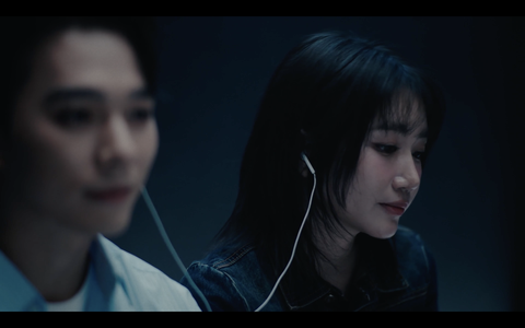 Ong Bây Bi - Orange tung Official visualizer cho bản hit 'Gặp lại năm ta 60'- Ảnh 1. Orange tiết lộ cảm hứng để cô sáng tác xuất phát từ câu chuyện thật của bản thân và người yêu cũ.