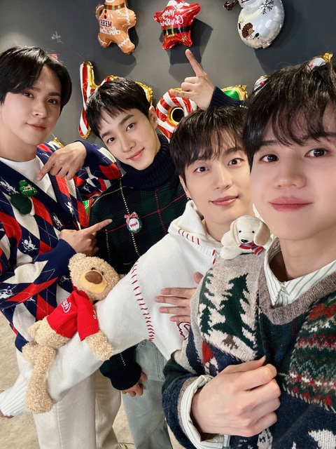 Kpop Xmas thành đại nhạc hội 'cảm lạnh' nhất năm của fan Việt- Ảnh 3. Và chờ đón gặp gỡ thần tượng Kpop, hòa giọng những bản hit đình đám trong không khí Giáng sinh ấm áp