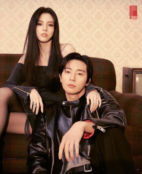 Park Seo Joon và Han So Hee 'cực tình' trong loạt ảnh mới- Ảnh 2. Han So Hee và Park Seo Joon xuất hiện chuẩn phong cách