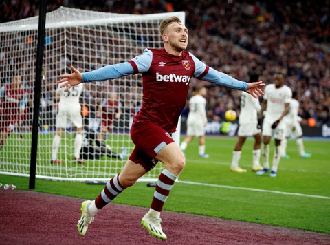 Man United thua trận thứ 8 ở Premier League- Ảnh 2. Niềm vui của Bowen sau khi ghi bàn vào lưới Man United - Ảnh: REUTERS