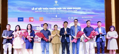 Các thương hiệu dịch vụ nổi tiếng nhanh chóng nắm lấy cơ hội kinh doanh từ tiềm năng và sức hút của các căn nhà phố thương mại tại Vinhomes Grand Park. Ảnh: Đ.H Các thương hiệu dịch vụ nổi tiếng nhanh chóng nắm lấy cơ hội kinh doanh từ tiềm năng và sức hút của các căn nhà phố thương mại tại Vinhomes Grand Park. Ảnh: Đ.H