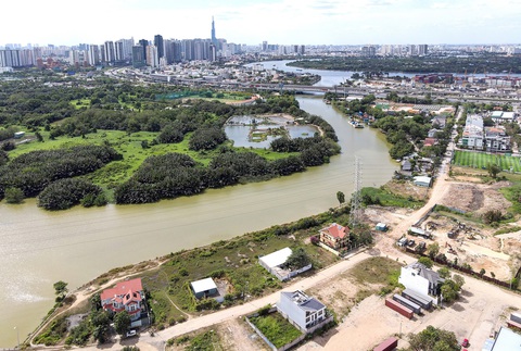 200 dự án chưa bàn giao hạ tầng ở TP Thủ Đức: Không quyết liệt, không thể tháo gỡ- Ảnh 1. Khu dân cư Bắc Rạch Chiếc (phường Phước Long A, TP Thủ Đức, TP.HCM) đã xuống cấp, đường sá ngắt quãng dù đã xây dựng hơn 20 năm qua. Hình ảnh ghi nhận ngày 22-12 - Ảnh: CHÂU TUẤN