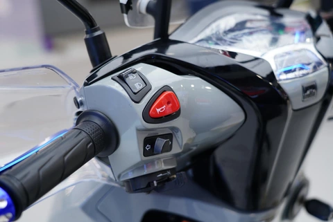 Xe máy lạ khiến dân mạng xôn xao: Trông như Honda SH, nhưng là xe số, có chi tiết của Winner- Ảnh 14. Xe máy lạ khiến dân mạng xôn xao: Trông như Honda SH, nhưng là xe số, có chi tiết của Winner- Ảnh 14.