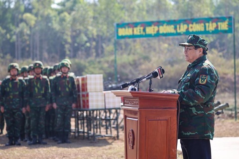 Thủ tướng Phạm Minh Chính dự diễn tập chiến thuật có bắn đạn thật- Ảnh 1. Thủ tướng phát biểu tại cuộc diễn tập - Ảnh: VGP