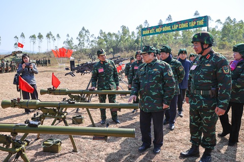 Thủ tướng Phạm Minh Chính dự diễn tập chiến thuật có bắn đạn thật- Ảnh 4. Thủ tướng cùng các lực lượng tham gia cuộc diễn tập - Ảnh: VGP