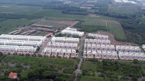 Công an Đồng Nai tìm người bị hại vụ lừa dối khách hàng tại khu dân cư Tân Thịnh- Ảnh 1. Khu dân cư Tân Thịnh đã xây hoàn thành gần 500 căn dù chưa đầy đủ các thủ tục giấy phép cần thiết - Ảnh: A LỘC