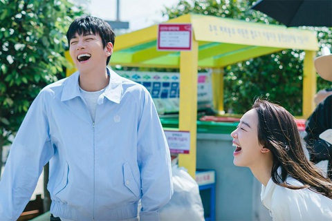 Phim chữa lành của Shin Hye Sun và Ji Chang Wook gây sốt, gợi nhớ Hometown Cha-Cha-Cha- Ảnh 1. Shin Hye Sun và Ji Chang Wook lần đầu đóng cặp trên màn ảnh nhỏ - Ảnh: JBTC