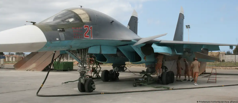 Ukraine bắn hạ hơn 20 tiêm kích Su-34 kể từ đầu chiến sự- Ảnh 1. Tiêm kích ném bom Su-34 của Nga - Ảnh: DPA