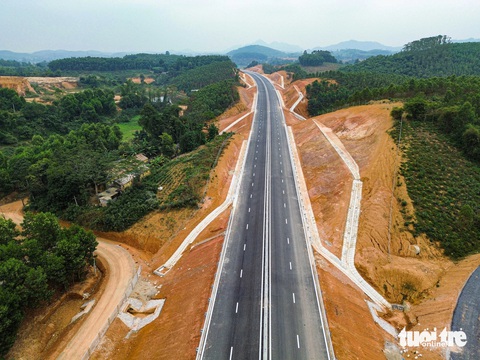 Thông xe cao tốc Tuyên Quang - Phú Thọ, tốc độ xe chạy tối đa 90km/h- Ảnh 1. Cao tốc Tuyên Quang - Phú Thọ - Ảnh: HỒNG QUANG