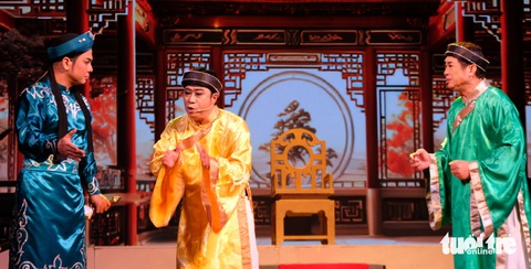 Cảnh trong vở Bên cầu dệt lụa - Ảnh: LINH ĐOAN Cảnh trong vở Bên cầu dệt lụa - Ảnh: LINH ĐOAN
