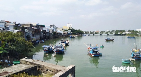 World Bank hủy tài trợ 10 triệu USD dự án môi trường bền vững tại Nha Trang- Ảnh 2. Bờ nam sông Cái Nha Trang cũng đã bị World Bank hủy tài trợ vốn cho tỉnh Khánh Hòa đầu tư xây dựng kè và đường dọc bờ sông - Ảnh: PHAN SÔNG NGÂN