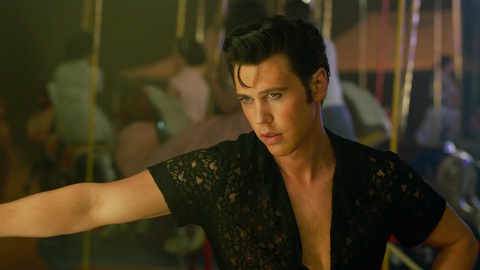 Austin Butler vào vai Elvis Presley trong phim Elvis - Ảnh: Warner Bros Austin Butler vào vai Elvis Presley trong phim Elvis - Ảnh: Warner Bros/Everett Collection