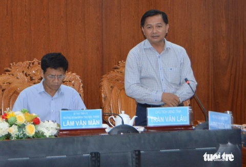 Sóc Trăng có 6 vùng cát biển có thể khai thác làm cao tốc- Ảnh 2. Ông Trần Văn Lâu, chủ tịch UBND tỉnh Sóc Trăng, phát biểu tại hội nghị - Ảnh: KHẮC TÂM