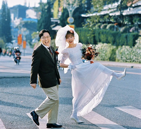 Trấn Thành và Hari Won trên đường phố Đà Lạt - Ảnh: Facebook nhân vật Trấn Thành và Hari Won trên đường phố Đà Lạt - Ảnh: Facebook nhân vật