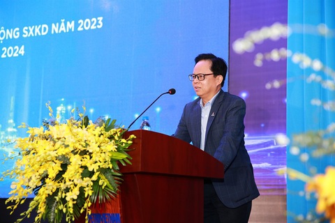 Đồng chí Nguyễn Văn Hội - Bí thư Đảng ủy, Chủ tịch HĐQT BSR báo cáo tổng kết công tác Đảng tại hội nghị Ông Nguyễn Văn Hội - Bí thư Đảng ủy, Chủ tịch HĐQT BSR - báo cáo tổng kết công tác Đảng tại hội nghị