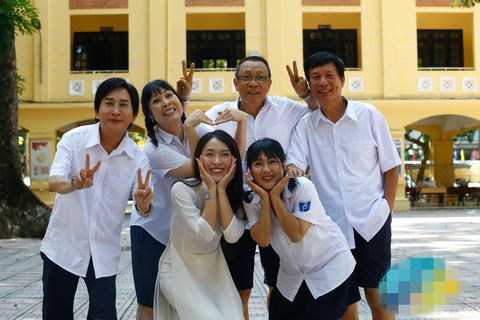 Hồng Vân, Lại Văn Sâm hát rap, nhảy nhót tưng bừng cùng 'Có hẹn cùng thanh xuân'- Ảnh 1. Hồng Vân, Lại Văn Sâm hát rap, nhảy nhót tưng bừng cùng 'Có hẹn cùng thanh xuân'- Ảnh 1.
