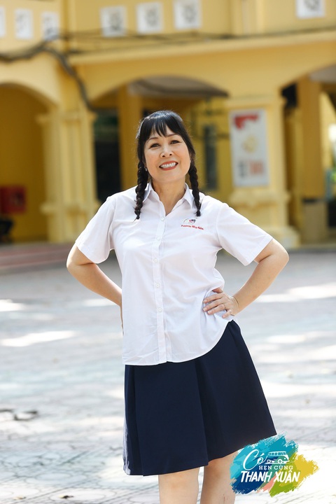 Hồng Vân, Lại Văn Sâm hát rap, nhảy nhót tưng bừng cùng 'Có hẹn cùng thanh xuân'- Ảnh 4. NSND Hồng Vân dí dỏm cho biết không ai thuộc lời, vũ đạo nhưng vẫn diễn cực cháy