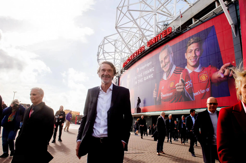 Tin tức thể thao sáng 25-12: Tỉ phú Jim Ratcliffe sở hữu, điều hành Man United- Ảnh 1. Tỉ phú Jim Ratcliffe đã mua thành công 25% cổ phần của Man United - Ảnh: PA