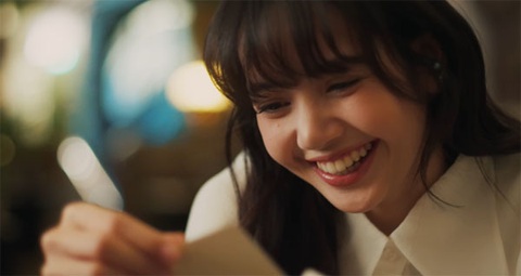 Lisa xuất hiện ngọt ngào trong MV Lisa